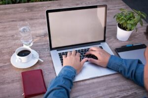 Comment personnaliser le ton et la personnalité de votre chatbot IA &nbsp;?